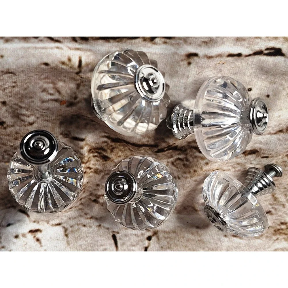 5 Vintage Clear Victorian style KNOBs for Door or Drawer‎ or Cabinet Pull
